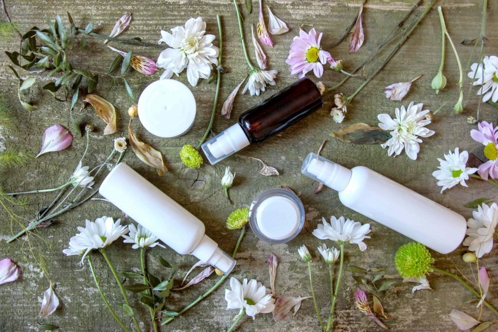 cosmetic-spray-dispenser-flowers-wooden-background (1).jpg cosmetic-spray-dispenser-flowers-wooden-background (1).jpg